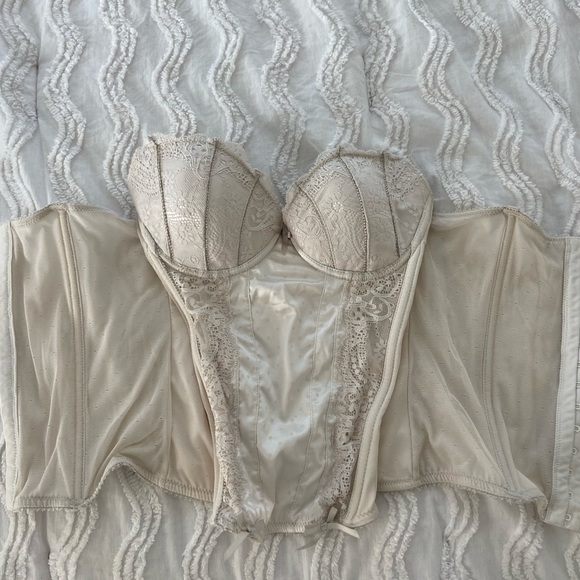 Beautiful Parisian vintage white corset - Picture 1 of 3